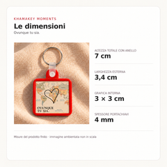 Ovunque tu sia: altezza totale 7 cm, larghezza 3,4 cm, grafica 3 × 3 cm e spessore 4 mm.