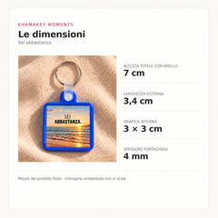Sei abbastanza: altezza totale 7 cm, larghezza 3,4 cm, grafica 3 × 3 cm, spessore 4 mm.